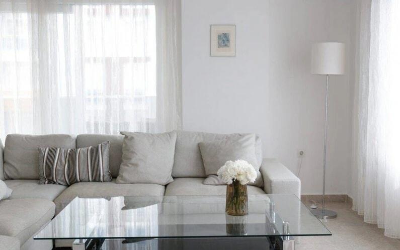 The Complete Guide to Custom Glass Tabletops