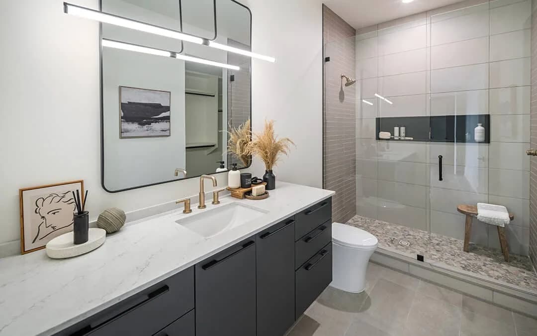 How to Choose the Right Shower Glass for a Small Bathroom